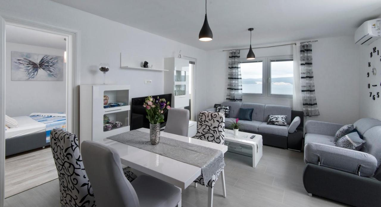 Apartment Mikas Stanici Bagian luar foto