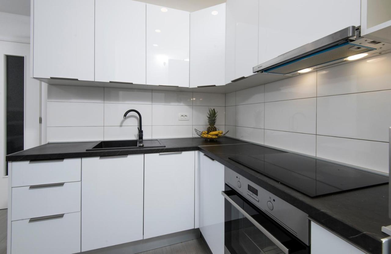 Apartment Mikas Stanici Bagian luar foto