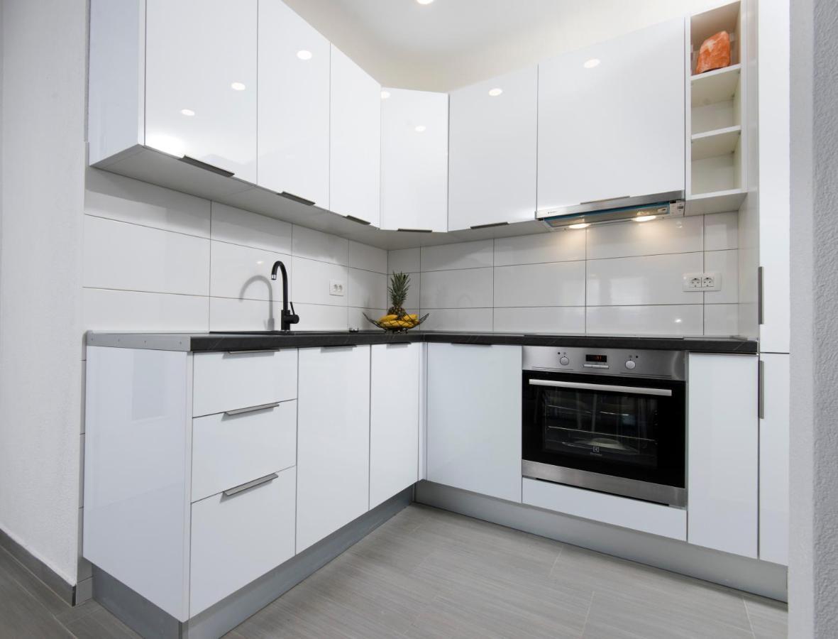 Apartment Mikas Stanici Bagian luar foto