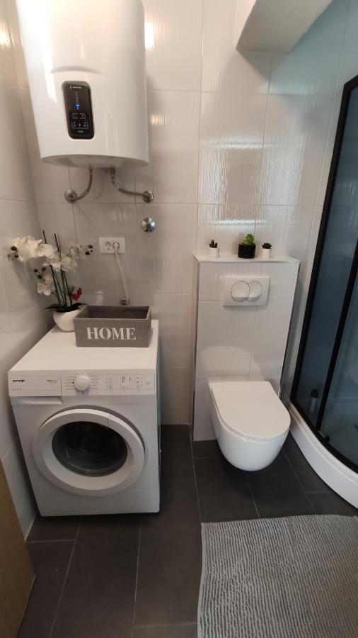Apartment Mikas Stanici Bagian luar foto