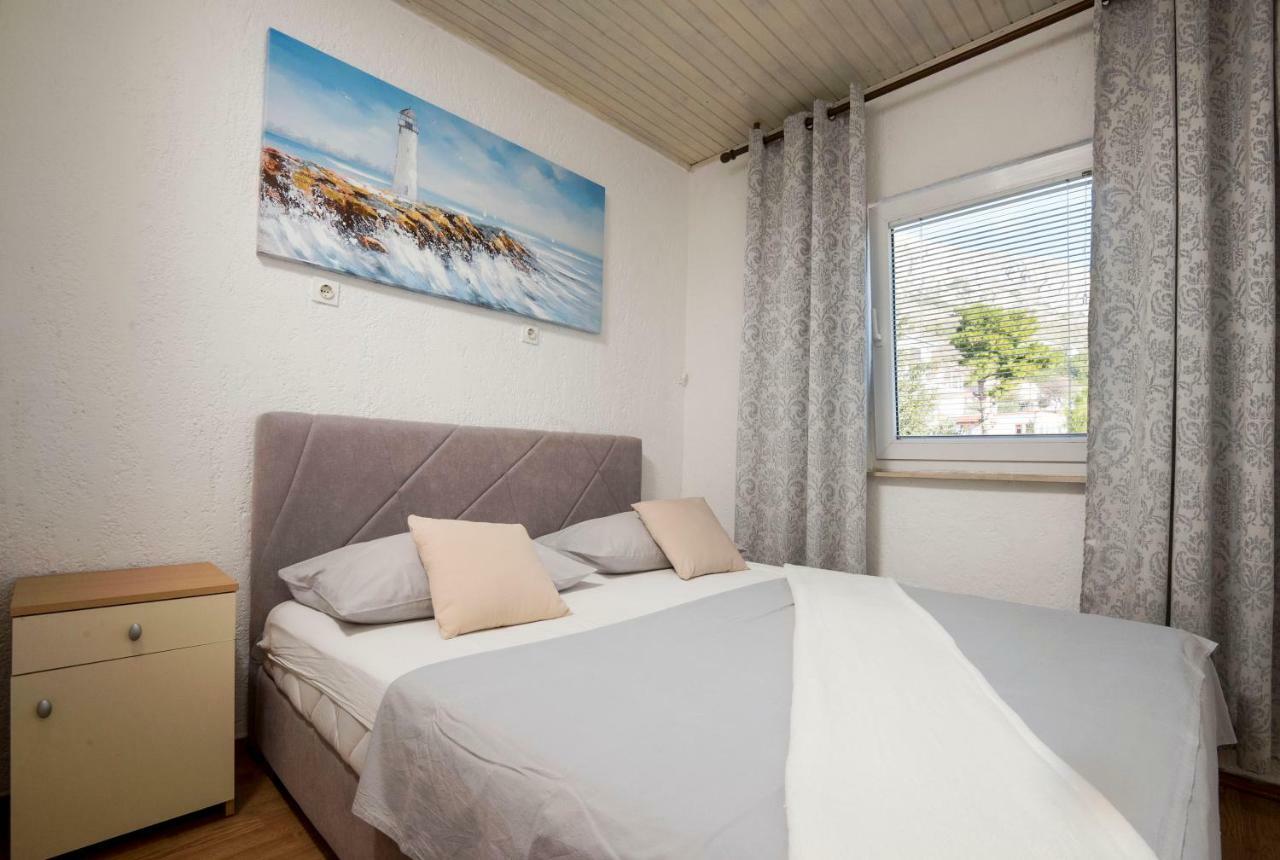 Apartment Mikas Stanici Bagian luar foto